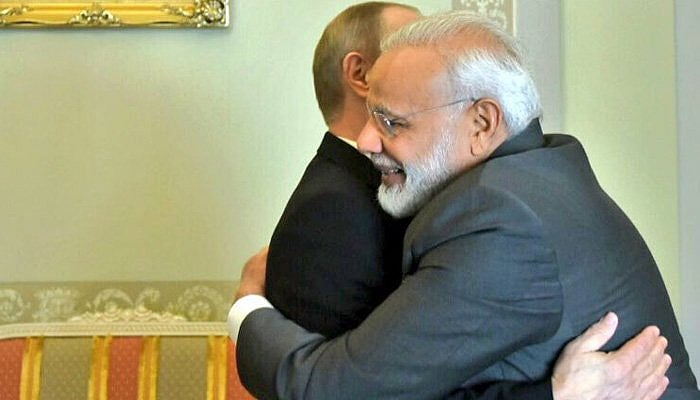 मोदी जी तो सबको ‘झप्पी’ देते हैं, फिर भला चीन के राष्ट्रपति ने क्यों रखा उन्हें ‘आर्म लेंथ’ पर !