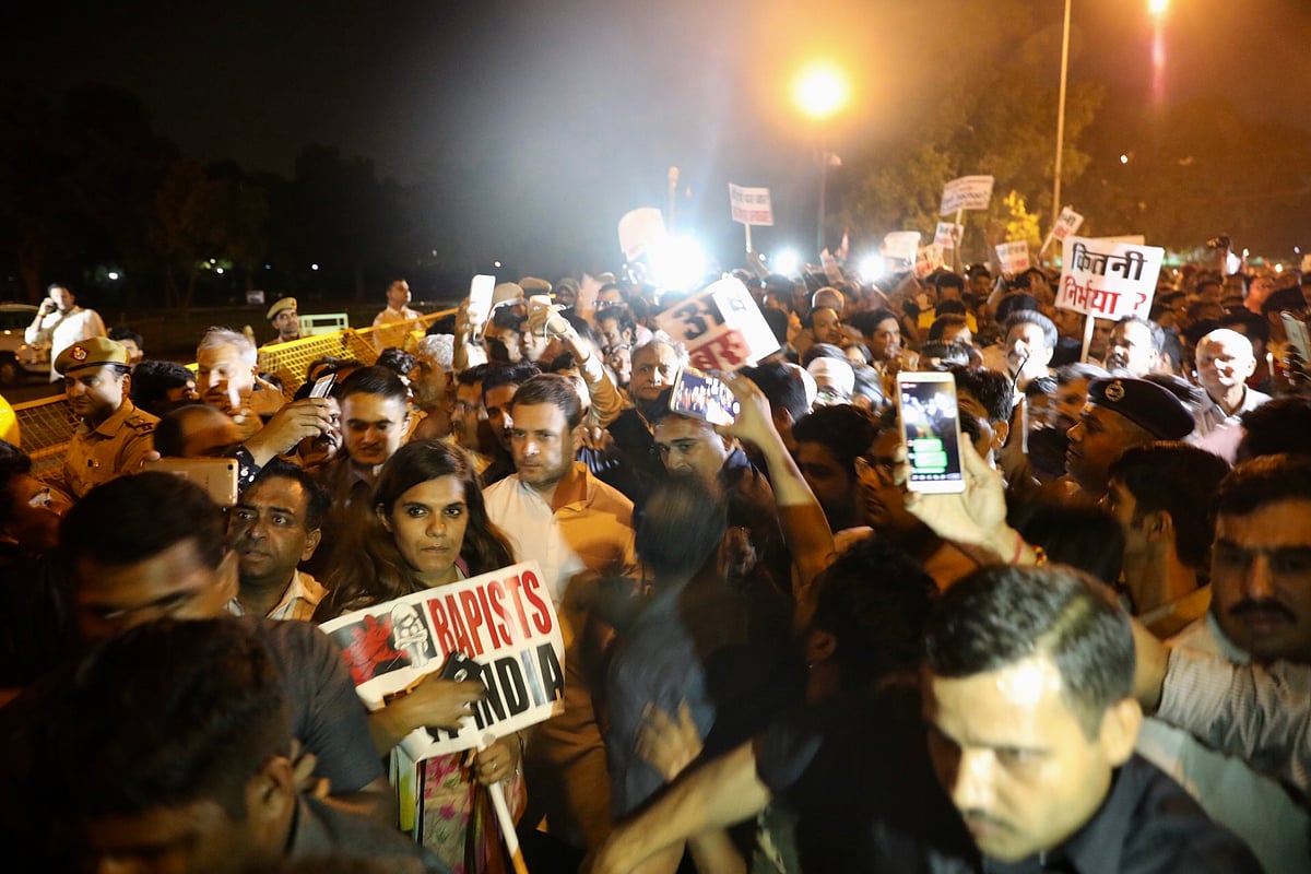 ‘बलात्कारियों भारत छोड़ो’ के नारे के साथ इंडिया गेट पर कैंडल मार्च, राहुल ने कहा, ये आमजन की आवाज