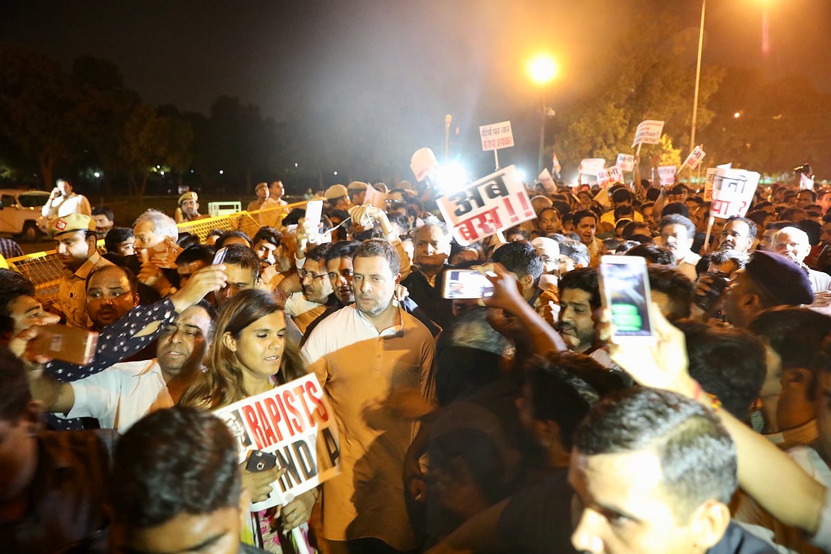 ‘बलात्कारियों भारत छोड़ो’ के नारे के साथ इंडिया गेट पर कैंडल मार्च, राहुल ने कहा, ये आमजन की आवाज