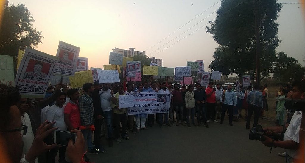 डॉक्टर कफील के भाई का दर्द: ‘उत्तर प्रदेश की योगी सरकार ने हमारा जीना मुहाल कर दिया’