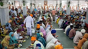 दुनिया में समता की मिसाल है स्वर्ण मंदिर का लंगर