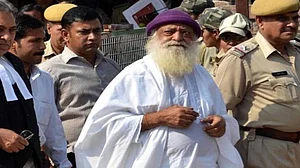 LIVE: नाबालिग से रेप के दोषी आसाराम को उम्रकैद, दो सहयोगियों को 20-20 साल की सजा