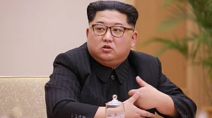 दुनिया की 5 बड़ी खबरें: किम जोंग-उन ने सेना को युद्ध के लिए किया तैयार और अफगान सेना का आतंकवादियों पर जोरदार प्रहार