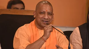 क्या मुख्यमंत्री योगी आदित्यनाथ अपनी चमक खोते जा रहे हैं?