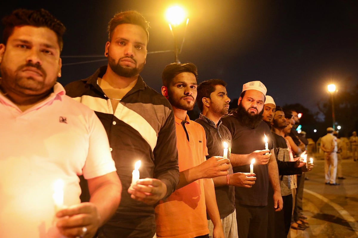 ‘बलात्कारियों भारत छोड़ो’ के नारे के साथ इंडिया गेट पर कैंडल मार्च, राहुल ने कहा, ये आमजन की आवाज