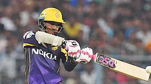 आईपीएल-11: दिनेश कार्तिक ने कप्तानी के पहले ही मैच में कोहली की टीम को हराया