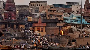पीएम मोदी के संसदीय क्षेत्र में अंतिम संस्कार के लिए जरूरी आधार कार्ड