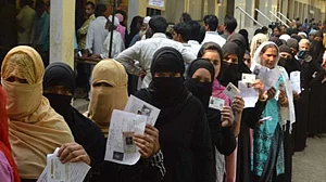 उपचुनाव: पुनर्मतदान खत्म, कल आएंगे 4 लोकसभा की 4 और विधानसभा की 10 सीटों पर हुए चुनाव के नतीजे