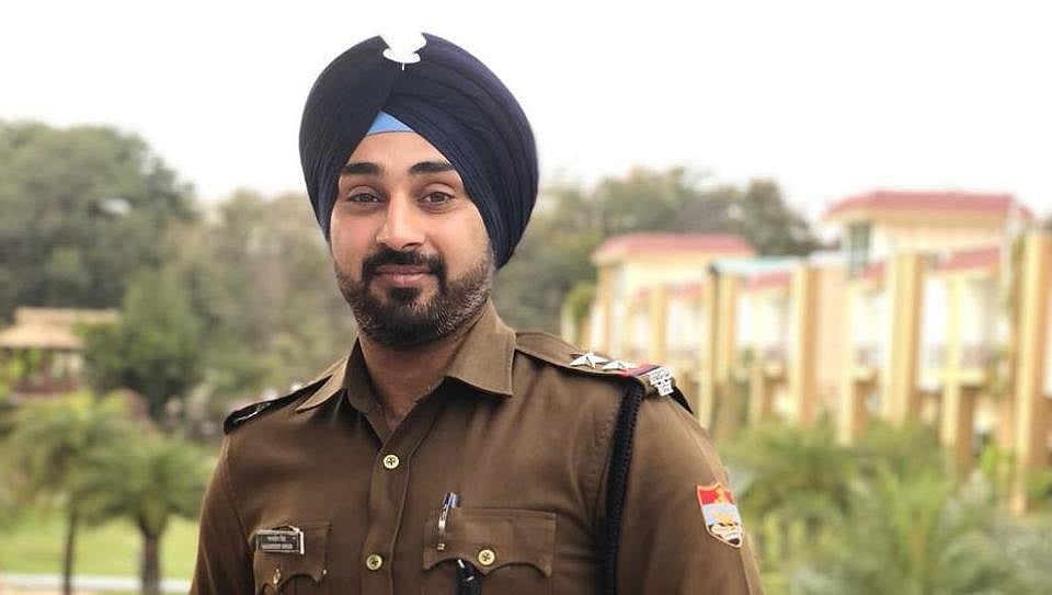 ‘भगवाधारी उसकी जान लेने पर आमादा थे, वह कांप रहा था, मैंने उसे  मां की तरह अपनी छाती में छिपा लिया’