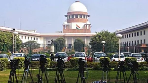 सुप्रीम कोर्ट में ऐतिहासिक सुनवाई, पढ़िए आधी रात से भोर तक चली बहस में किसने क्या कहा...