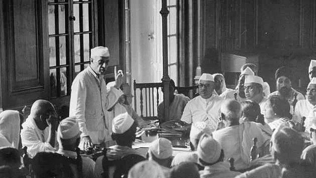 पुण्यतिथि विशेषः लोकतंत्र को चुनावी राजनीति की बैसाखी नहीं, देश का प्राण तत्व समझते थे नेहरू  