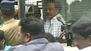 तूतिकोरिन हिंसा: लोगों के मारे जाने के विरोध में धरना दे रहे एमके स्टालिन हिरासत में लिए गए