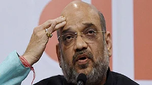 कर्नाटक में एक बार फिर अमित शाह का चुनावी भाषण बना कॉमेडी शो, ट्रांसलेटर पर उतारा गुस्सा