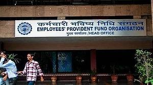 मोदी सरकार ने पीएफ खाताधारकों को दिया झटका, पीएफ पर ब्याज दर 8.65 फीसदी से घटाकर 8.55 को दी मंजूरी