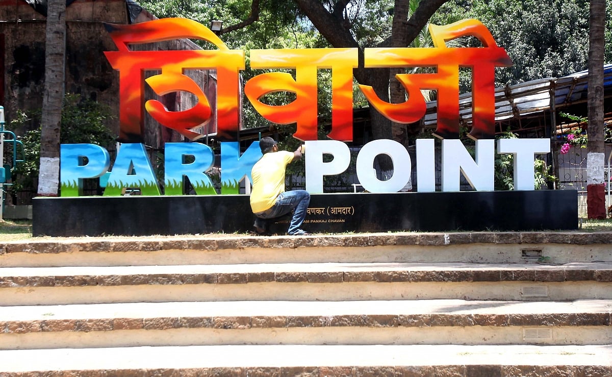 कर्नाटक चुनाव के रंग तस्वीरों में:  कभी साइकिल, तो कभी बैलगाड़ी, और कभी गैस सिलेंडर उठाए दिखे कांग्रेस अध्यक्ष