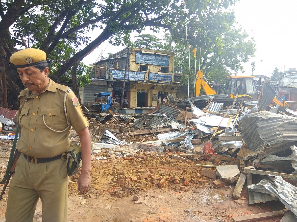 कर्नाटक चुनाव के रंग तस्वीरों में:  कभी साइकिल, तो कभी बैलगाड़ी, और कभी गैस सिलेंडर उठाए दिखे कांग्रेस अध्यक्ष