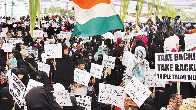 तीन तलाक पर मोदी सरकार की अध्यादेश की तैयारी, मुस्लिम संगठनों ने बताया तानाशाही सरकार का तमाशा