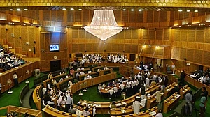 जम्मू-कश्मीर में अब कैसे बन सकती है सरकार, यह हो सकती हैं संभावनाएं