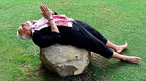 विष्णु नागर का व्यंग्य: कभी ‘मेरा भारत महान’ हुआ करता था, अब मोदीजी ‘महान’ हैं!