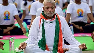 योग दिवस: पीएम ने क्यों बंद कर रखी हैं आयुष मंत्रालय से जुड़े नेशनल योग इंस्टीट्यूट के भ्रष्टाचार पर आंखें