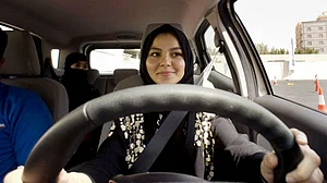 सऊदी अरब में कार चलाती महिलाएं बड़े बदलाव की निशानी