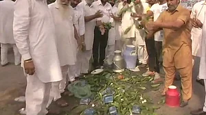 देश में जारी किसान आंदोलन को कांग्रेस का समर्थन, मोदी सरकार के चार साल को करार दिया किसानों की दुर्दशा का काल