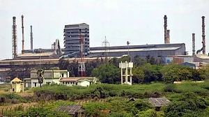 तूतीकोरिन: स्टरलाइट प्लांट में सल्फ्यूरिक एसिड के रिसाव के बाद हरकत में आया प्रशासन, कहा, घबराने की जरूरत नहीं