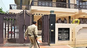 नोएडा का इंजीनियर निकला ‘धनकुबेर’, आयकर विभाग की कार्रवाई में अरबों की संपत्ति उजागर