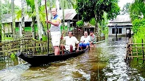 पूर्वोत्तर में बाढ़ का कहर, 27 लोगों की मौत, हजारों लोग बेघर, 4 लाख से ज्याद लोग प्रभावित