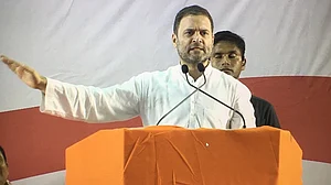 अपने गुरू आडवाणी का भी सम्मान नहीं करते पीएम मोदीः राहुल गांधी