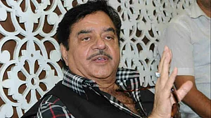 बीजेपी सांसद शत्रुघ्न सिन्हा का पीएम मोदी पर हमला, कहा, समस्याओं का कुछ करिए वरना ‘चिड़िया चुग जाएगी खेत’