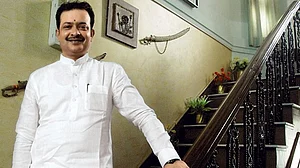 मध्य प्रदेशः भय्यू जी महाराज ने खुद को गोली मारकर की खुदकुशी, शिवराज ने बनाया था राज्य मंत्री