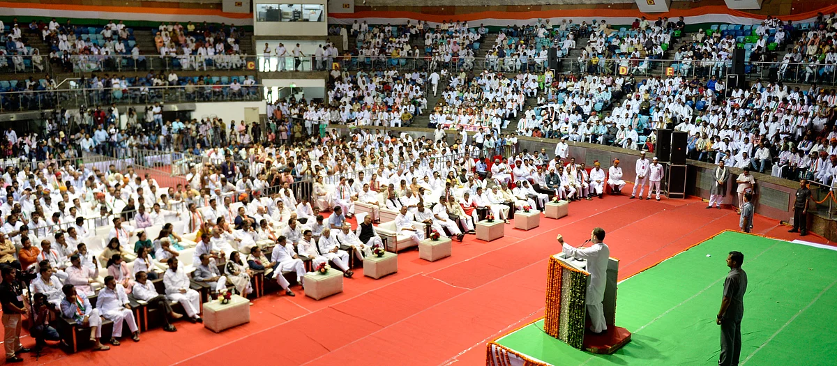 कांग्रेस पार्टी ने फूंका लोकसभा चुनाव का बिगुल, राहुल ने ओबीसी और दलितों के लिए खोले पार्टी के दरवाजे