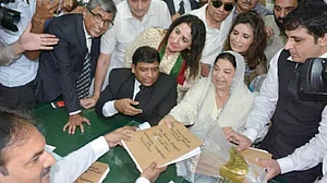 पाकिस्तान चुनाव में महिला उम्मीदवारों की ऐतिहासिक भागीदारी के मायने