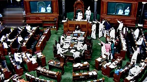 मॉनसून सत्र LIVE: अविश्वास प्रस्ताव के खिलाफ वोट करेगी शिवसेना, पार्टी के सांसदों के लिए जारी किया व्हिप