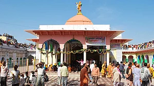 उत्तर प्रदेशः मथुरा के निकट दाऊ जी महाराज मंदिर को औरंगजेब ने दी थी पांच गांव की जागीर