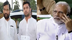 दलित मुद्दे पर मोदी सरकार में शामिल रामविलास पासवान ने खोला मोर्चा, सांसद बेटे चिराग ने लिखी पीएम को चिट्ठी