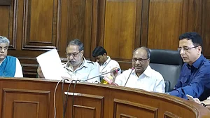 राफेल डील के मुद्दे पर कांग्रेस के तेवर तीखे, पीएम और रक्षा मंत्री के खिलाफ लाएगी विशेषाधिकार हनन प्रस्ताव