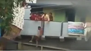 बिहार: हत्या से भड़की बेकाबू भीड़ ने आरोपी को छत से फेंका, पुलिस और मीडिया वालों पर भी किया हमला