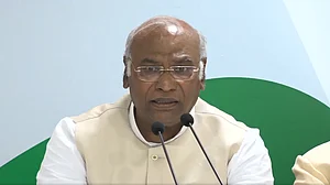 संसद का मॉनसून सत्र कल से, कांग्रेस समेत 12 विपक्षी दल लाएंगे मोदी सरकार के खिलाफ अविश्वास प्रस्ताव