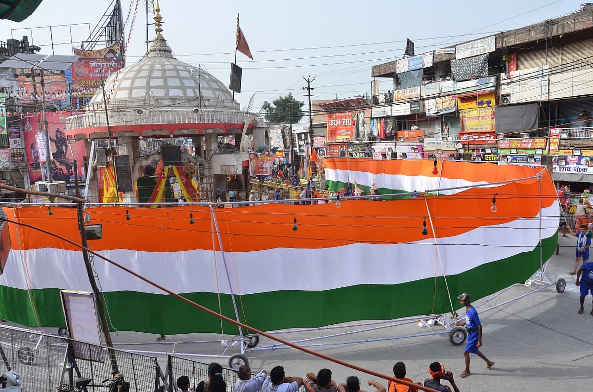 राजनीति में धर्म और राष्ट्रवाद का तड़का: कांवड़ यात्रा में राम मंदिर के साथ तिरंगे की लहरों पर सवार बीजेपी
