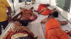 बिहार: मुजफ्फरपुर के गरीबनाथ मंदिर में जलाभिषेक के दौरान मची भगदड़, 25 लोग घायल