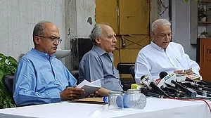 ‘आज़ाद भारत का सबसे बड़ा रक्षा सौदा घोटाला है राफेल विमान डील, देश की सुरक्षा के साथ किया गया खिलवाड़’