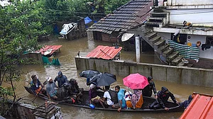 केरल: कांग्रेस की मांग, विदेशी मदद स्वीकार करे मोदी सरकार, पिनाराई विजयन ने कहा, दोबारा करेंगे पीएम से बात