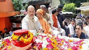 मृणाल पाण्डे का लेख: धर्मशास्त्रों के नियमों के विपरीत हैं अस्थि कलश यात्राएं और कार्यक्रम