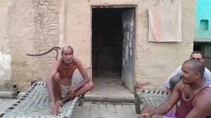 मानव मल उठाने से मुक्ति चाहते हैं वाल्मीकि समाज के लोग