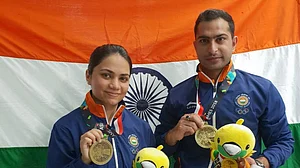 एशियन गेम्स 2018: भारत की अच्छी शुरुआत, पहले दिन निशानेबाजी में अपूर्वी और रवि की जोड़ी ने दिलाया कांस्य