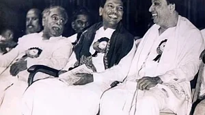 मरीना पर करुणानिधि की समाधि के राजनीतिक मायने: डीएमके को मिला मनोवैज्ञानिक फायदा