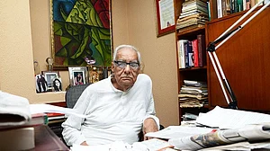 भारत और पाकिस्तान के बीच बेहतर संबंध दोनों देशों के हित में: कुलदीप नैयर