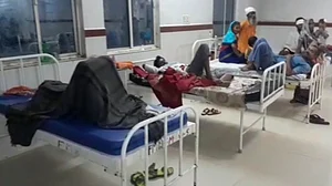 मध्य प्रदेश: दतिया जिला अस्पताल में एक ही सिरिंज से मरीजों को लगाए इंजेक्शन, एक की मौत, 25 की हालत गंभीर